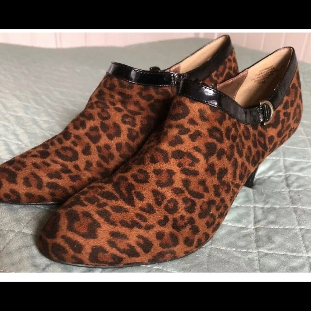 Joan and Dave Luxe black leopard print Sz 10